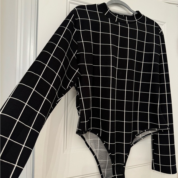 SHEIN Curve Longsleeve Bodysuit - Picture 2 of 4